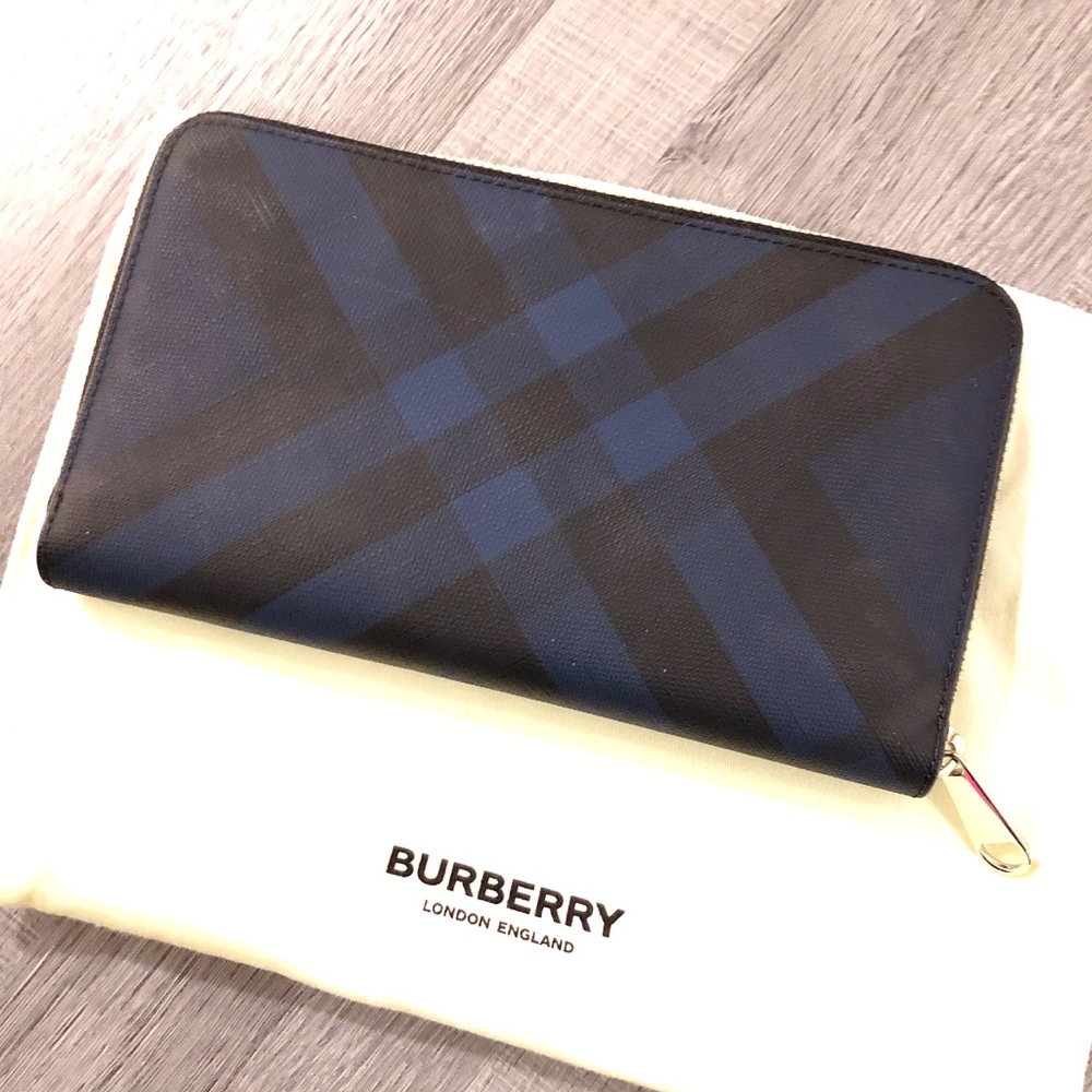 NWT Burberry men’s long wallet with zipper